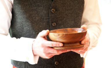 Groom-Holding-Quaich