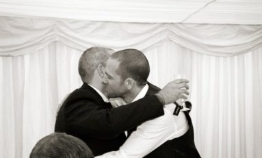 Groom-and-Best-Man-Hugging-After-The-Speech